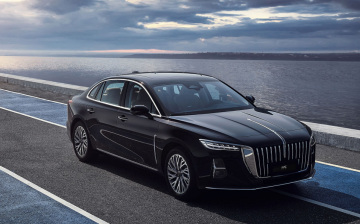 Hongqi открыл продажи H5 и HS5 в России